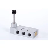 Középállásban nyitott | három stabil állás