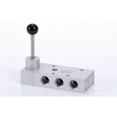 5/3-lever actuated valve with spring return, centre exhausted, G 1/2"